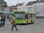 Wg.4620 vom Typ MB O405GN2 der BSAG macht Werbung fr das BON Ticket auf der Linie 26 zur Huckelriede verlsst den Hbf.