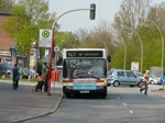 Wg.6531 vom Typ MB O405N1 Schnellbus der HHA mit Werbung fr  Wir wollen wohnen  auf der Linie 167 nach Bf.Tonndorf bei Fahrtbeginn am U.Bhf Berne.