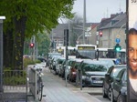 Die Rhrkiste 6580 wurde aus den Liniendienst entlassen nun ist er wieder fr kurze zeit zurck. Hier rhrt er auf der 213 nach U/S Barmbek. Nach wie vor mit seinen unverwechselbaren Anfahrtssound an der Ampel am U.Bhf Wandsbek Markt. 